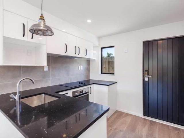 Townhouse for rent in Owhata