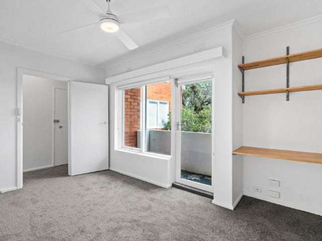 Apartment for rent in St Kilda West, Melbourne