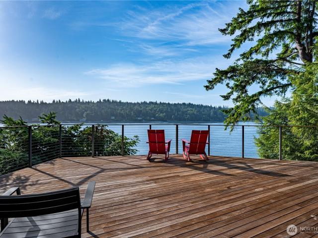 House for sale in Lakebay