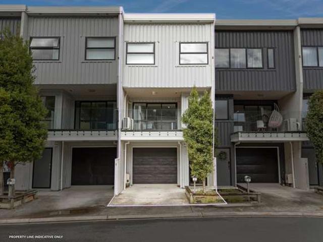 Townhouse for sale in Paremoremo