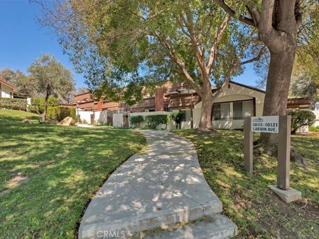 Townhouse for sale in Chatsworth, California