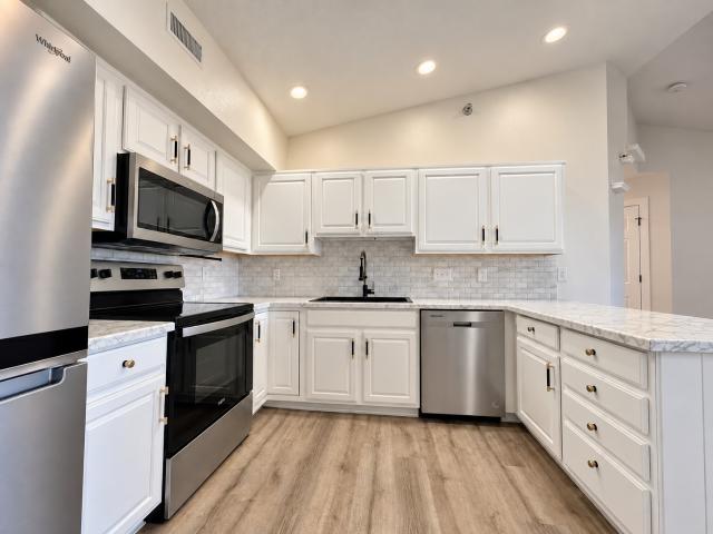 Condo for sale in Foxdale, Urbandale