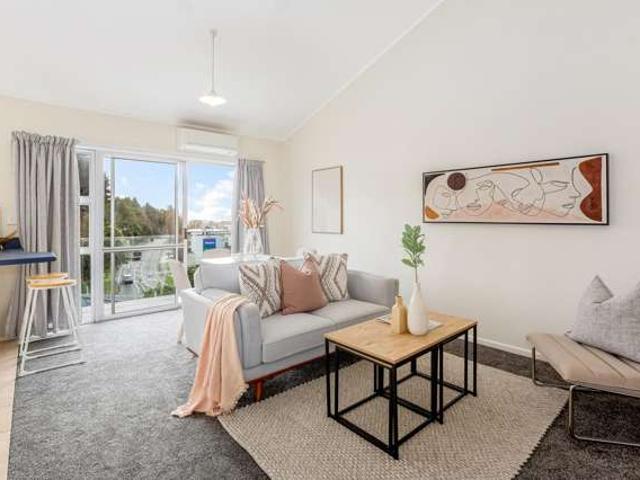 Townhouse for sale in Linden, Wellington