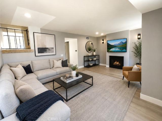 Townhouse for sale in Chatsworth Neighborhood Council District, Canoga Park