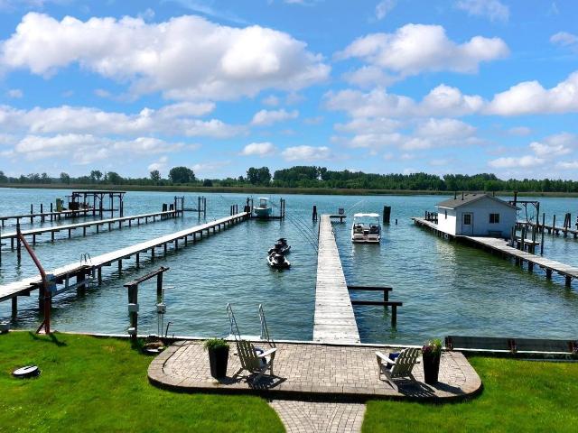 House for sale in Algonac