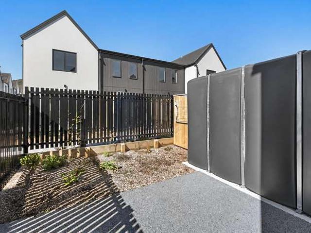 Townhouse for sale in Days Bay, Wellington