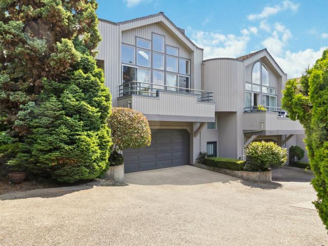 Condo for sale in Kirkland