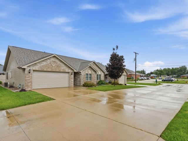 Condo for sale in De Witt, Iowa