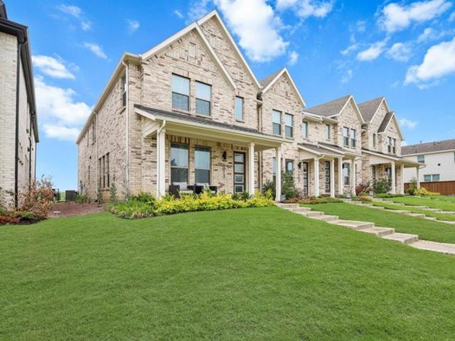 Townhouse for sale in Crowley, Texas