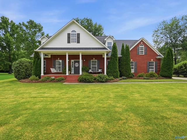House for sale in Guntersville, Alabama
