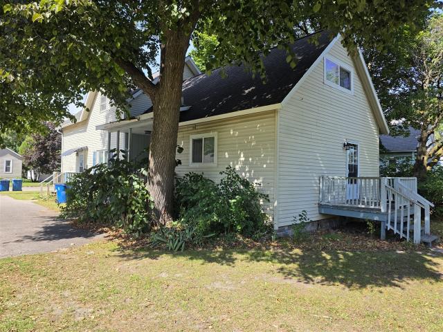 House for sale in Manistee, Manistee County