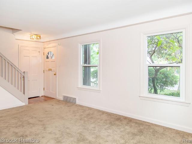 House for sale in Bronx, Huntington Woods