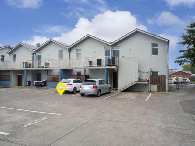 Apartment for sale in Addington, Canterbury