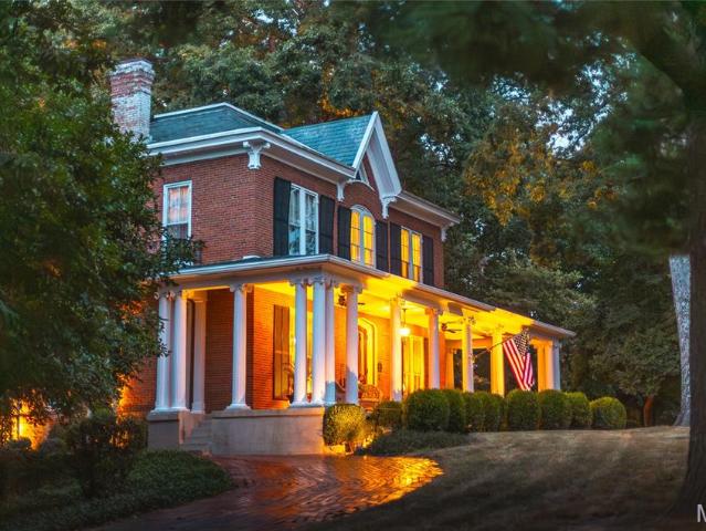 House for sale in Alton, Illinois