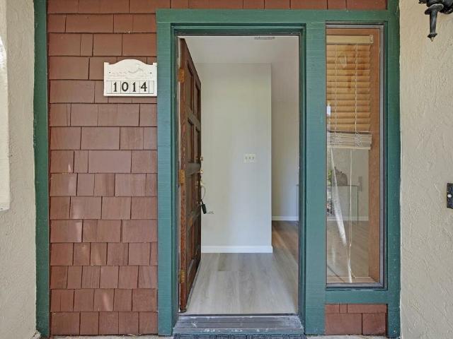 Townhouse for sale in Alameda