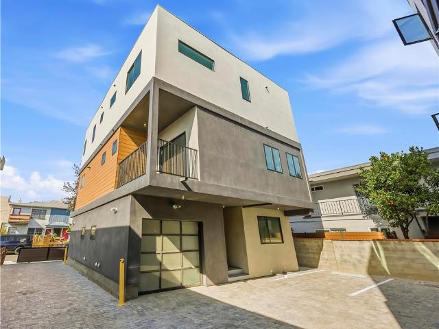 Condo for sale in Canoga Park, California