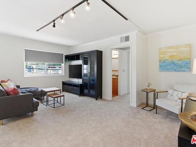 Condo for sale in Burbank, California
