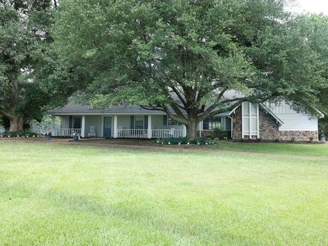 House for sale in Summit, Mississippi
