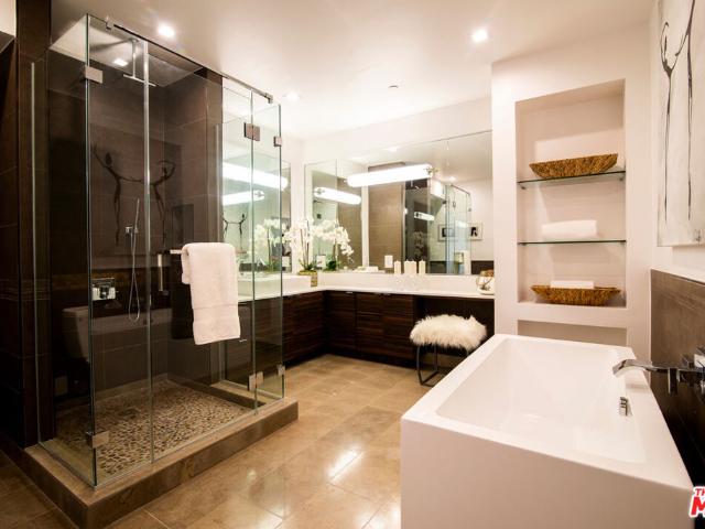 Townhouse for sale in Canoga Park, California