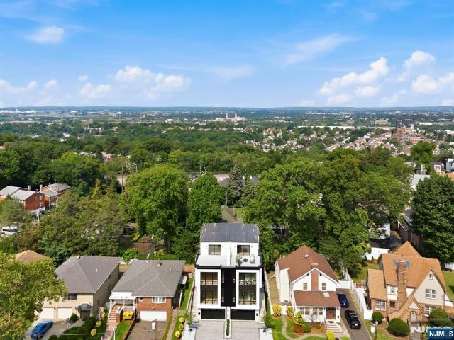 Townhouse for sale in Fort Lee, New Jersey