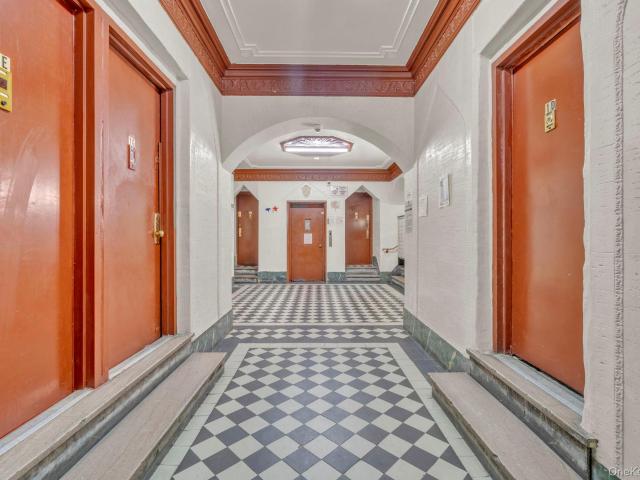 Property for sale in The Bronx, Arverne