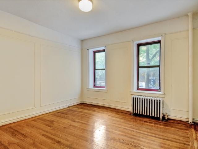 Property for sale in The Bronx, Arverne