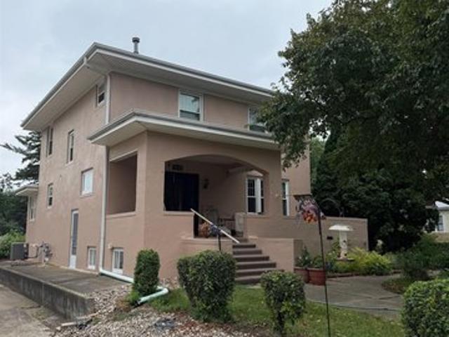 House for sale in Sheldon, Iowa