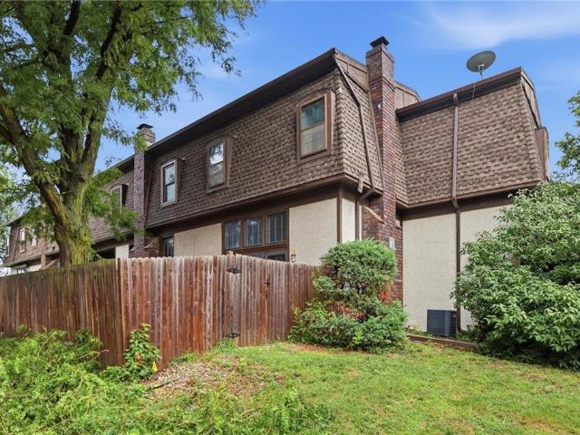 Townhouse for sale in Kansas City, Missouri