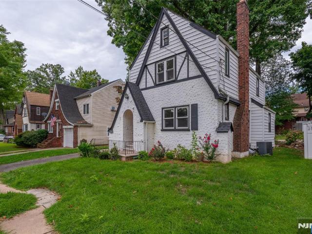 House for sale in Teaneck, New Jersey