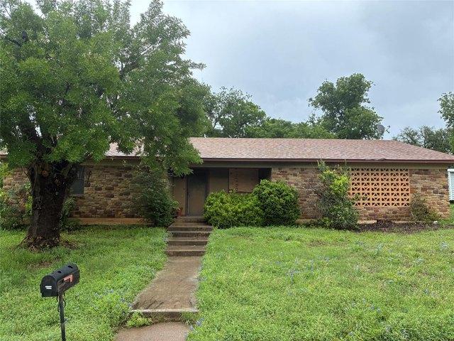 House for sale in Mills, Texas