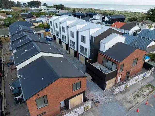 House for sale in Chaslands, Canterbury