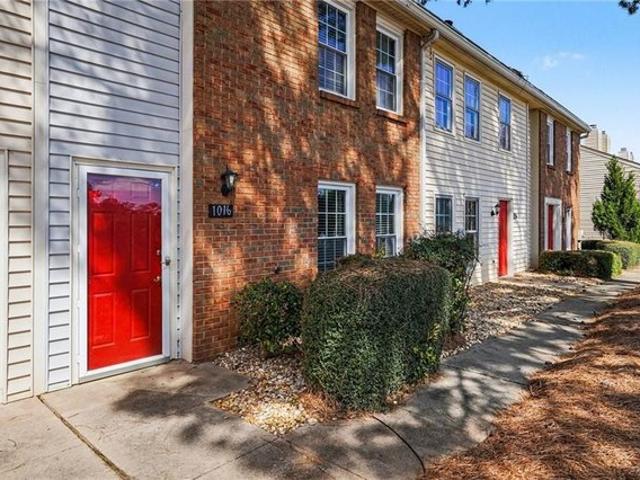 Townhouse for sale in Roswell, Georgia