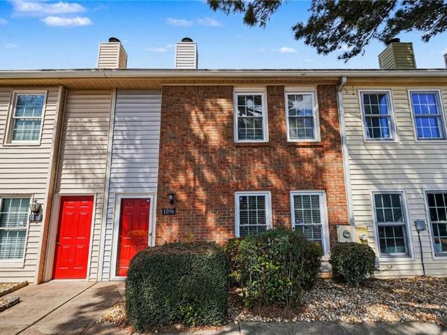 Townhouse for sale in Roswell, Georgia
