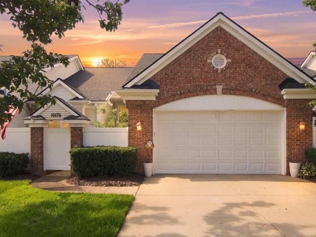 Condo for sale in South Lyon, Oakland County