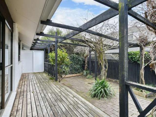 House for sale in Chaslands, Canterbury