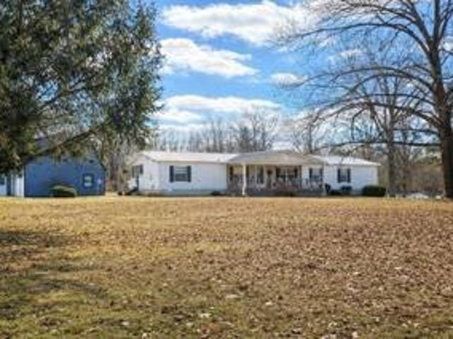 House for sale in Fairfield, Illinois
