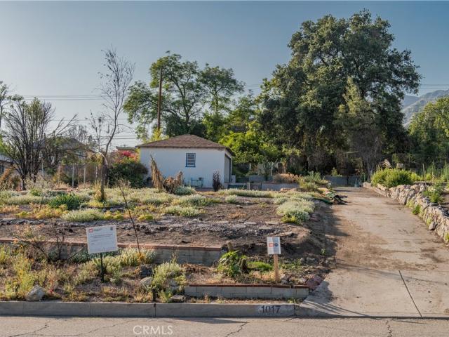 Land for sale in Altadena