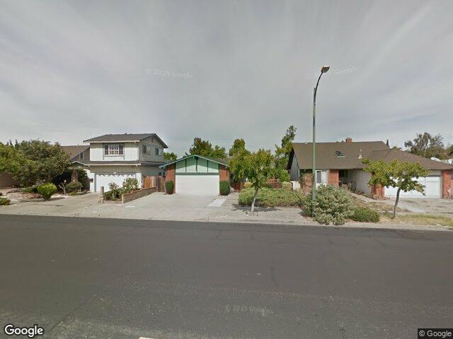 House for sale in Bay Farm Island, Alameda