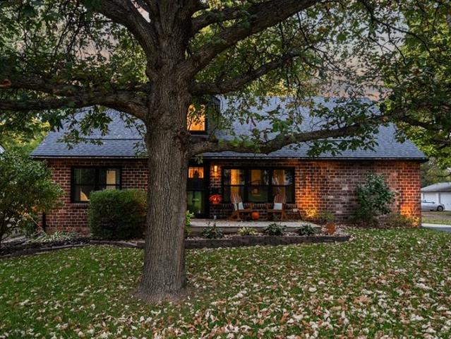House for sale in Elmcrest, Windsor Heights
