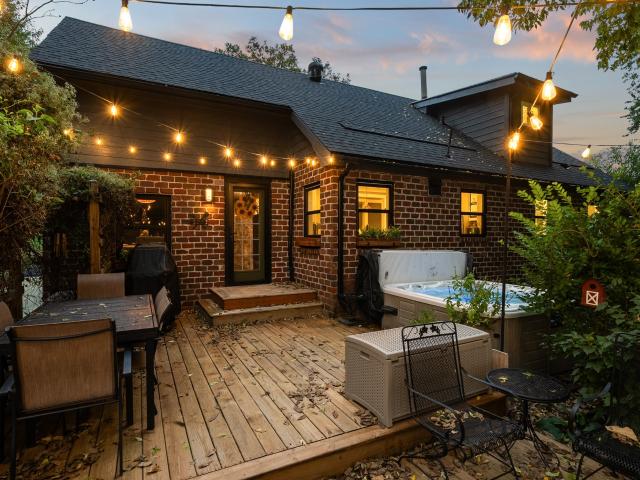 House for sale in Elmcrest, Windsor Heights