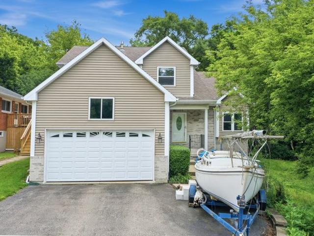 House for sale in Wauconda, Illinois