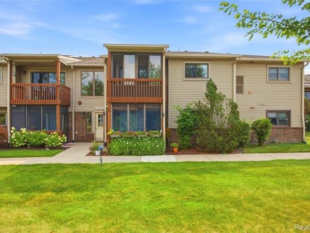 Condo for sale in Grosse Ile, Michigan