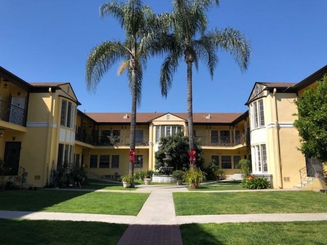 Apartment for rent in Canoga Park, California