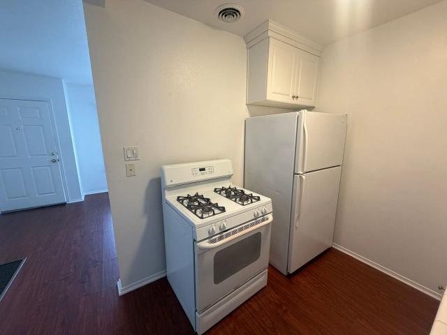 Apartment for rent in Long Beach, California