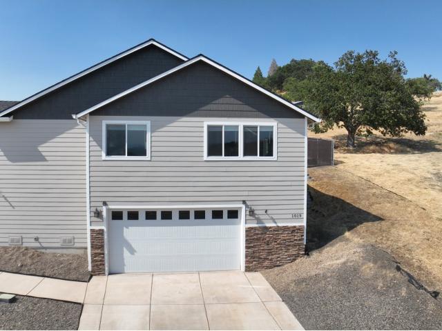 House for sale in Eagle Point
