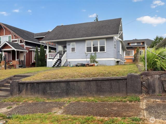 House for sale in Raymond, Washington