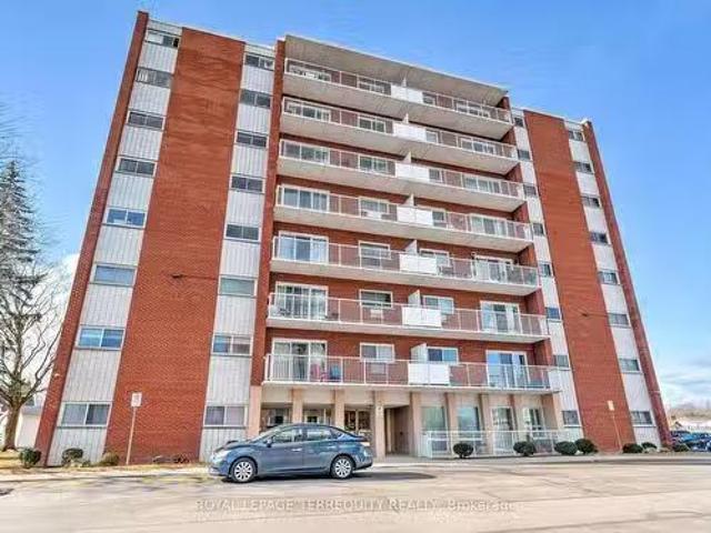 Condo for sale in Ancaster, Ontario