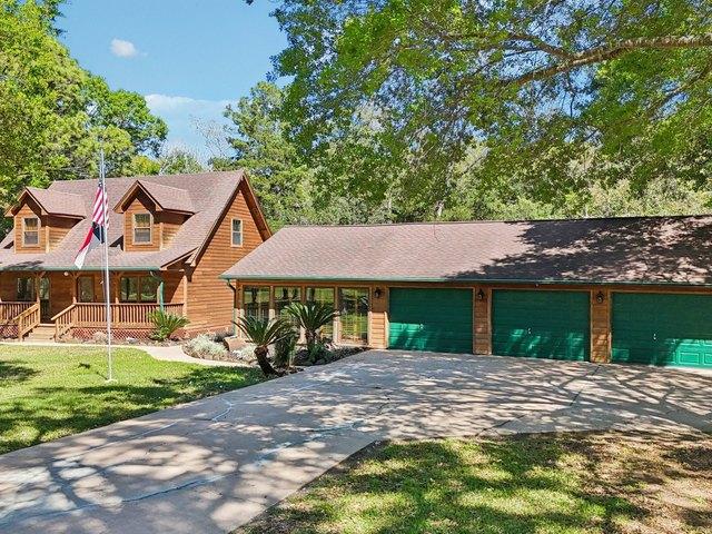 House for sale in Dickinson, Galveston County