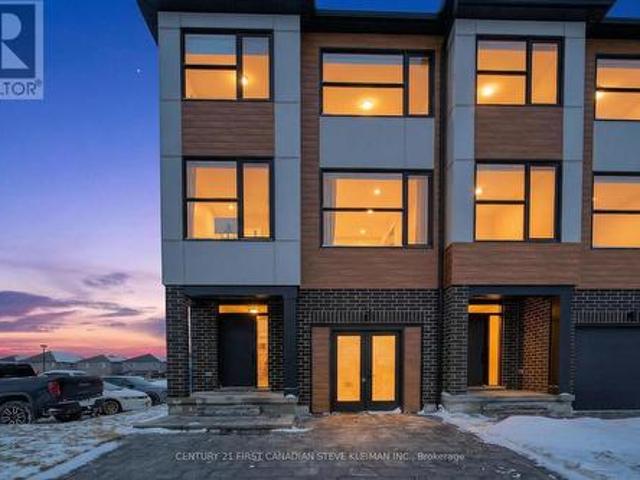 Townhouse for sale in Arva, Ontario