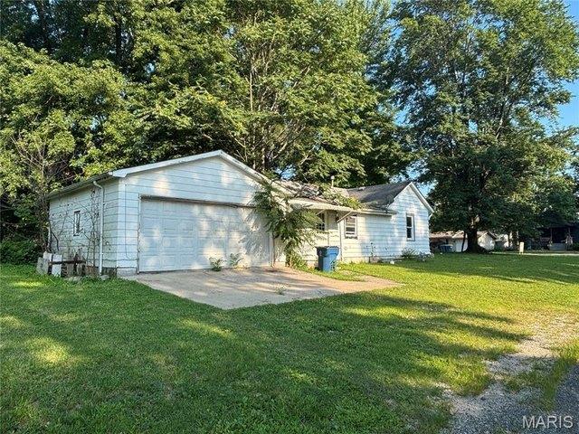 House for sale in Edwardsville, Illinois